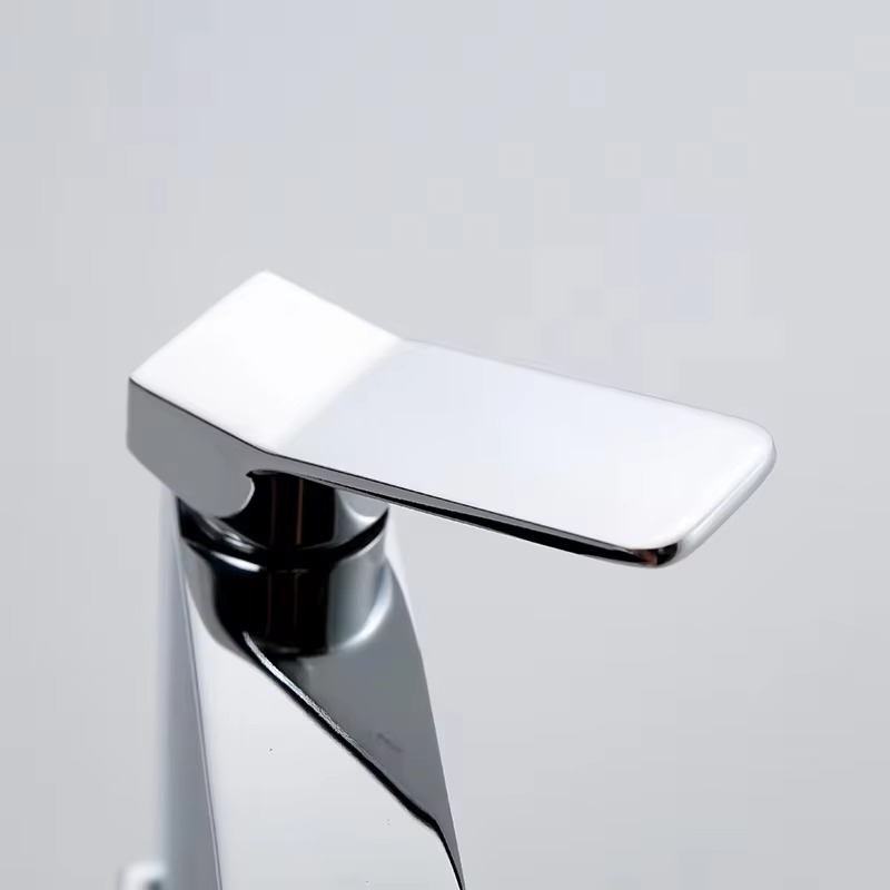 主图_4 Modern Luxury Single Hole Bathroom Faucet Chrome Zinc Alloy Single Cold Basin Tap with Metered Feature Single Handle