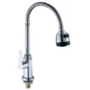 9531A-052A-B21 Torneira de água fria de manípulo único cromada de alta qualidade com cabeça rotativa para lavatório de cozinha