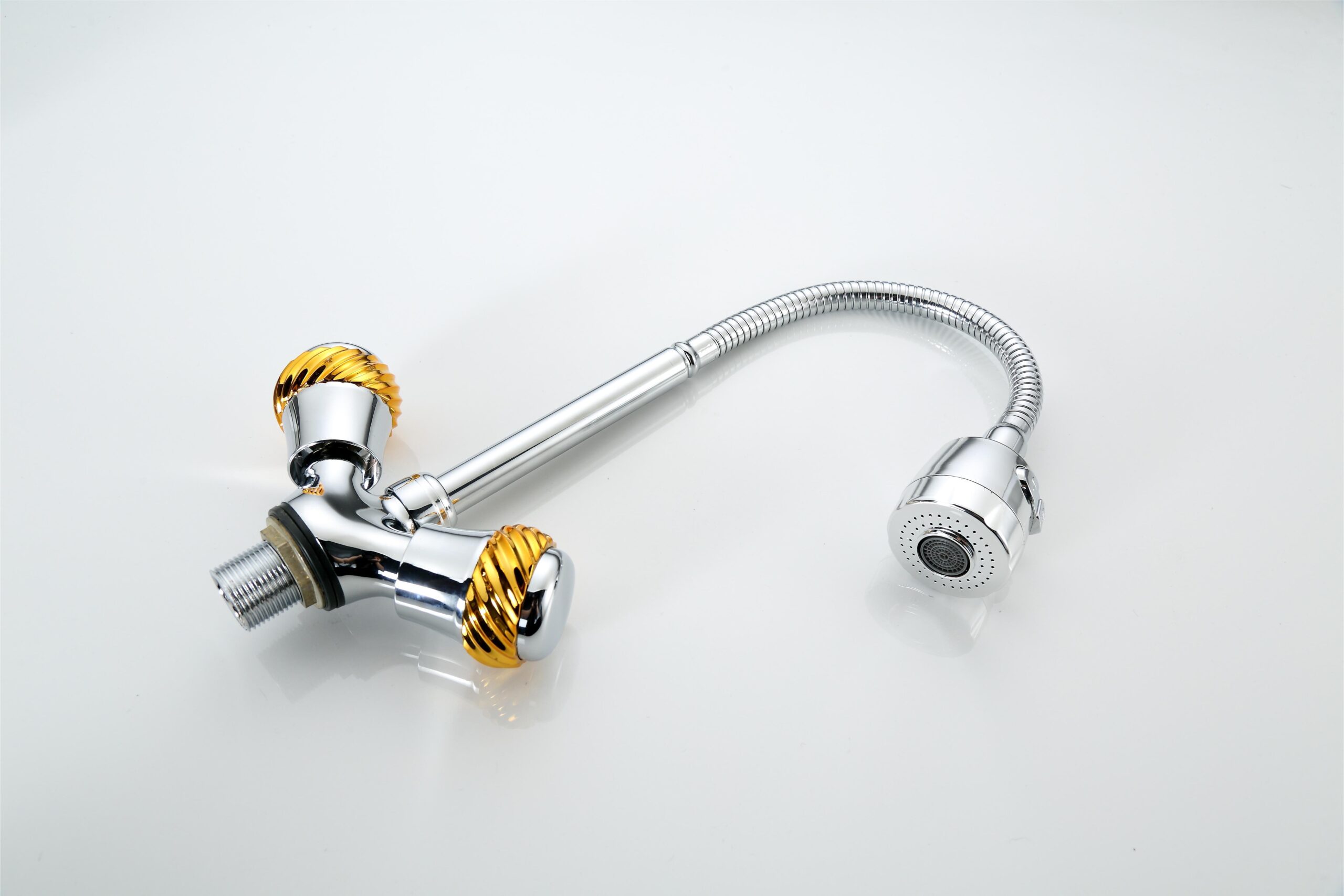 详情图_uAyJiHwD_2 High-End Double Handle Zinc Chrome Kitchen Faucet Deck Mounted Hot & Cold Water Sink Tap Good Price for Quality Kitchen Faucet